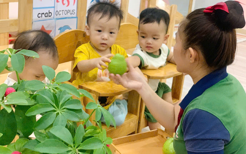 Kid speaking English confidently